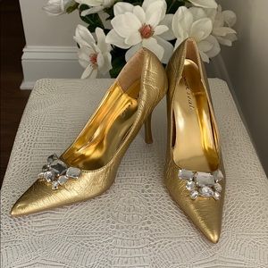 Wet seal gold embellished pumps